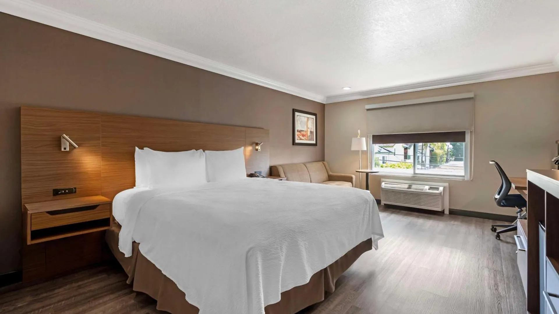 Best Western Plus Newport Mesa Inn Costa Mesa 3*,  USA