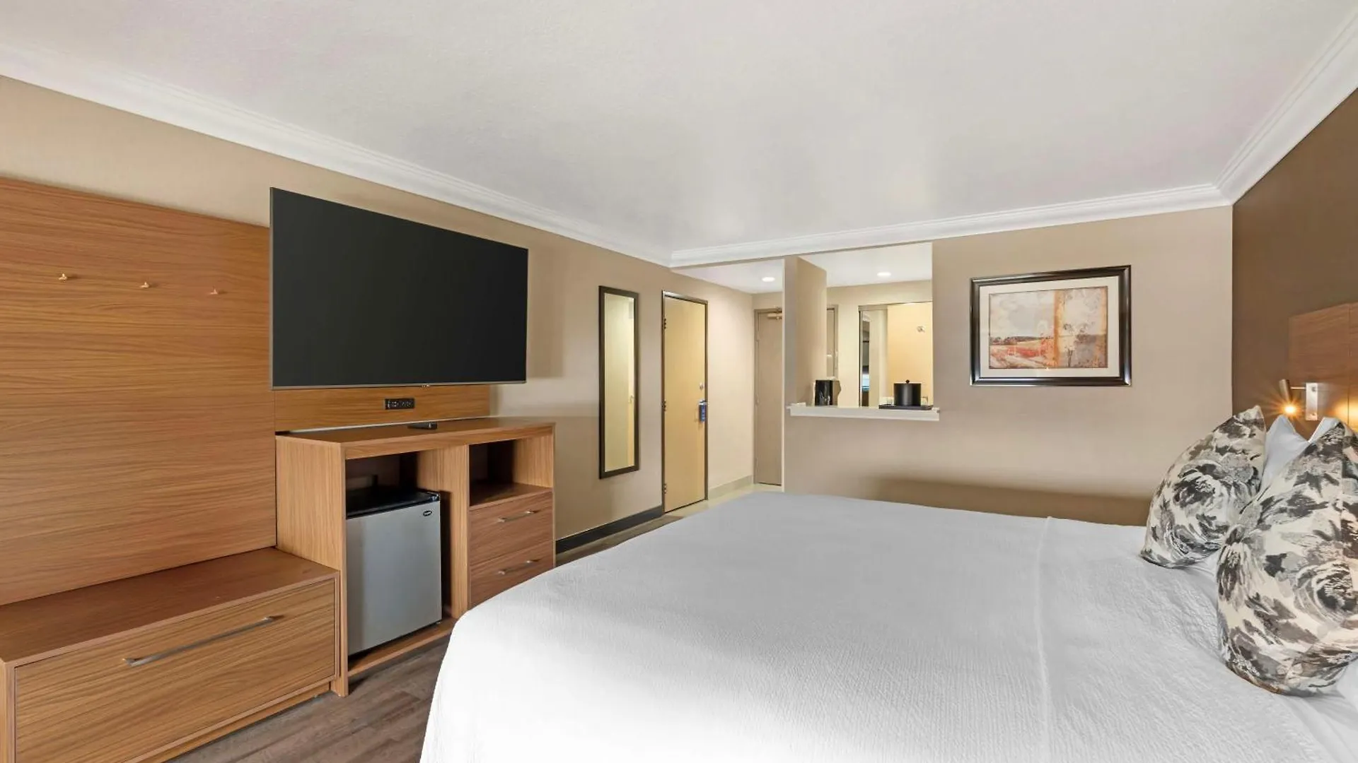 Best Western Plus Newport Mesa Inn Costa Mesa 3*,